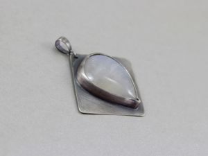 chileart biżuteria kamień księżycowy i srebro oksyda wisior